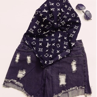Khăn lụa vuông quấn yếm trendy