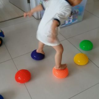 Cầu gai massage chân