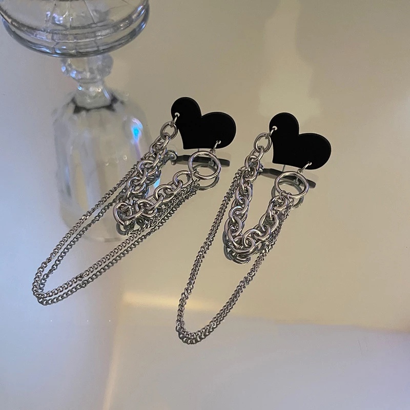 Bông Tai Hình Trái Tim Màu Đen Phối Tua Rua Phong Cách Punk Thời Trang Cho Nữ