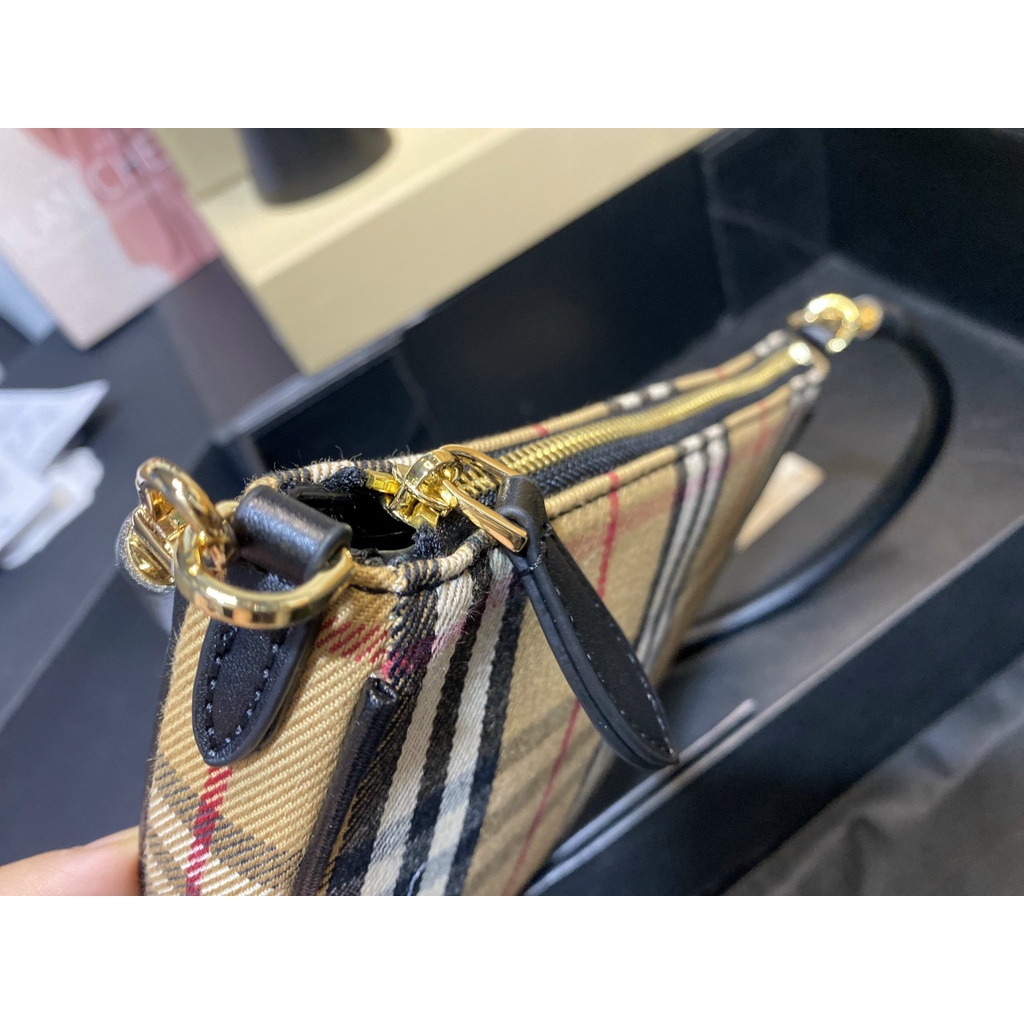 Túi kẹp nách Burberry