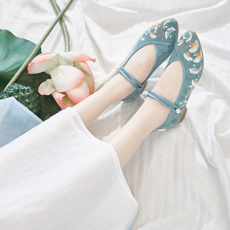 Giày thêu hoa mũi nhọn đính cườm đế thấp GT004