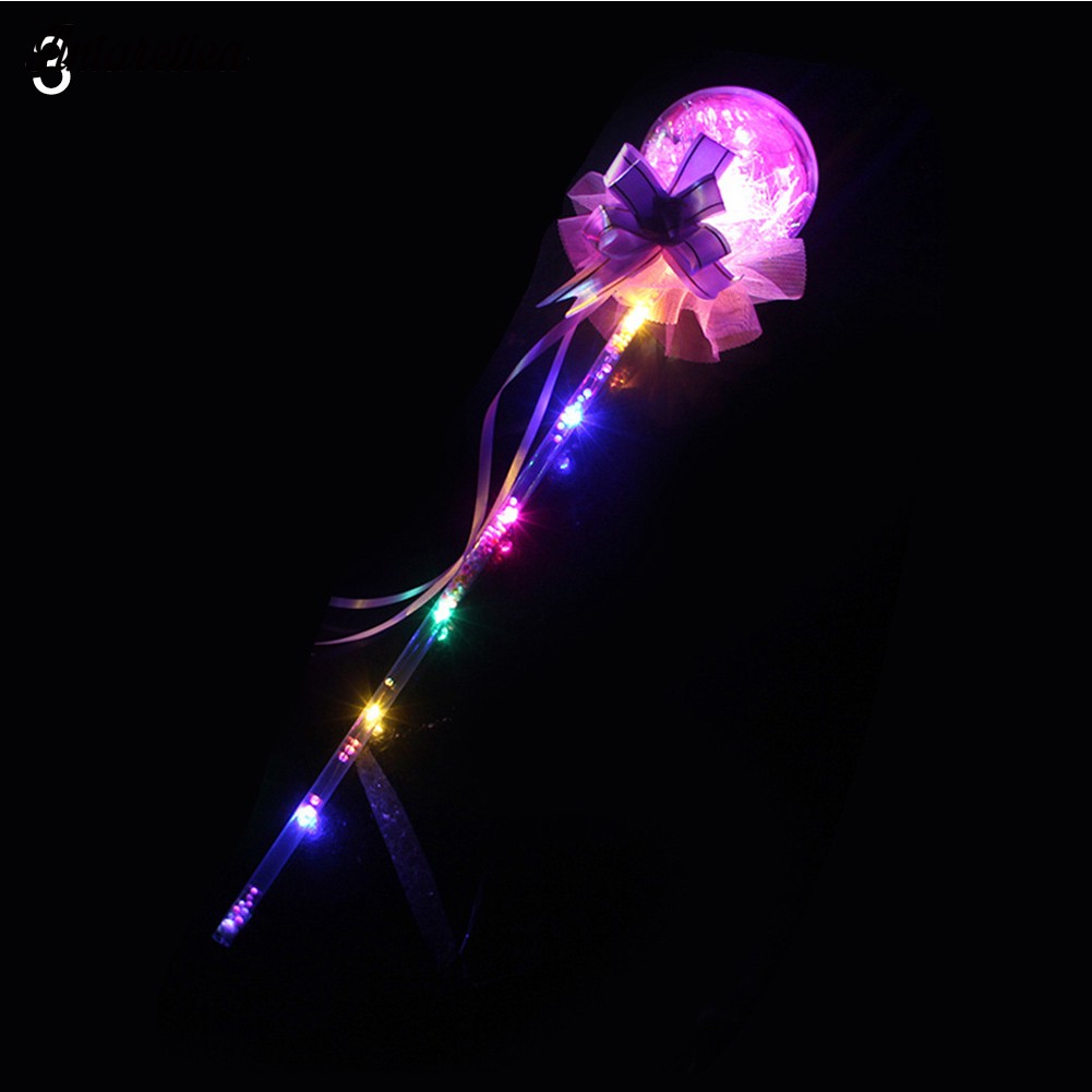 Thanh đèn LED hình trái tim cổ vũ nhóm nhạc antarctica