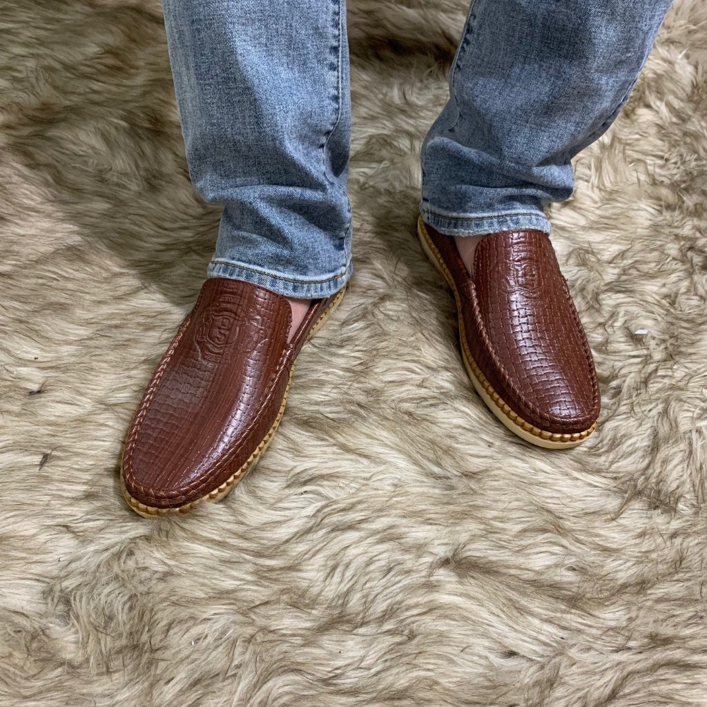 Giày Nam - Giày Lười Nam Da Bò Nguyên Tấm 100% Màu Nâu Kẻ Đan Phong Cách Trẻ Trung Đế Cao Su | BigBuy360 - bigbuy360.vn