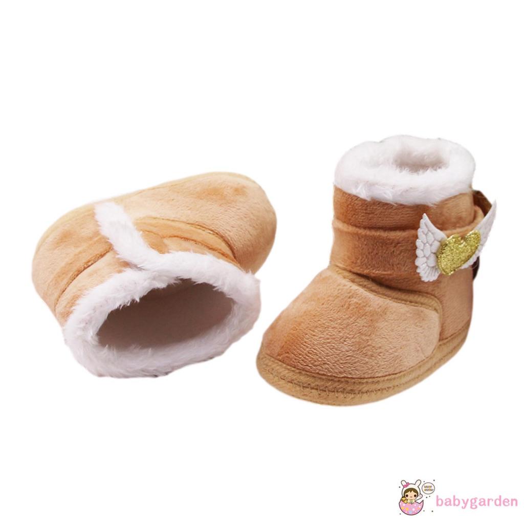 Giày Bốt Lót Bông Mềm Mại Thoáng Khí Chống Trượt Có Cánh Trái Tim Cho Bé Gái