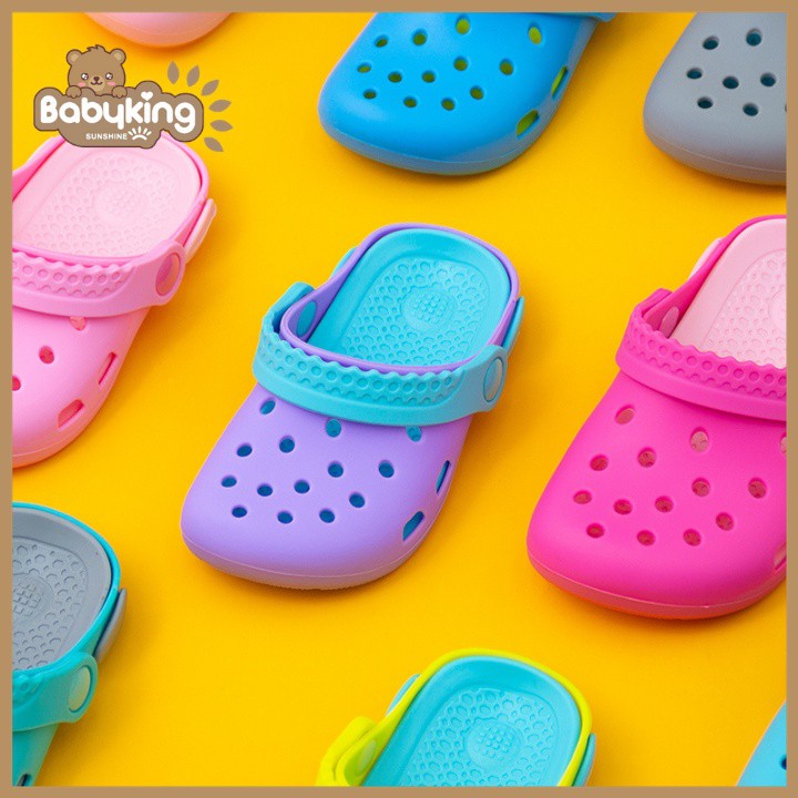 Dép crocs sục cho bé được làm bằng 18 cái núm ty silicone cao cấp thương hiêuh aiueo Nhật Bản