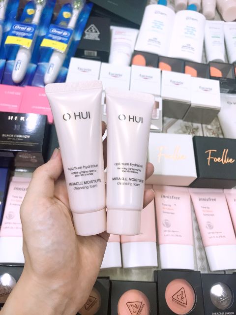 Sữa Rửa Mặt Ohui Miracle Moisture Cleansing Foam