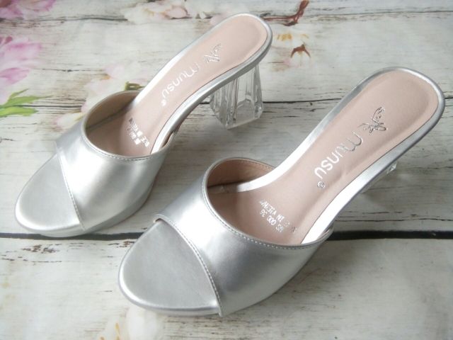 Guốc gót vuông trong 7p, mũi đúp 2p