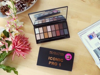Phấn mắt Revolution Iconic Pro 1 Eyeshadow Palette