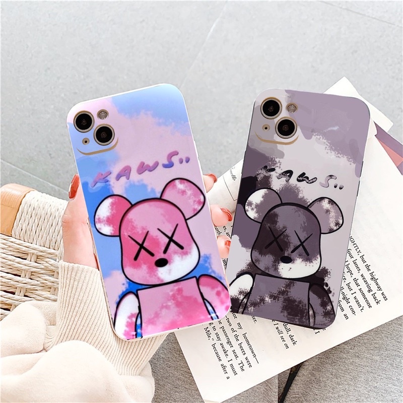 Ốp lưng hình gấu kaws cầu vồng cạnh vuông giả lp 13 5/5s/6/6plus/6s/7/7plus/8/8plus/x/xr/xs/11/12/pro/max/13promax