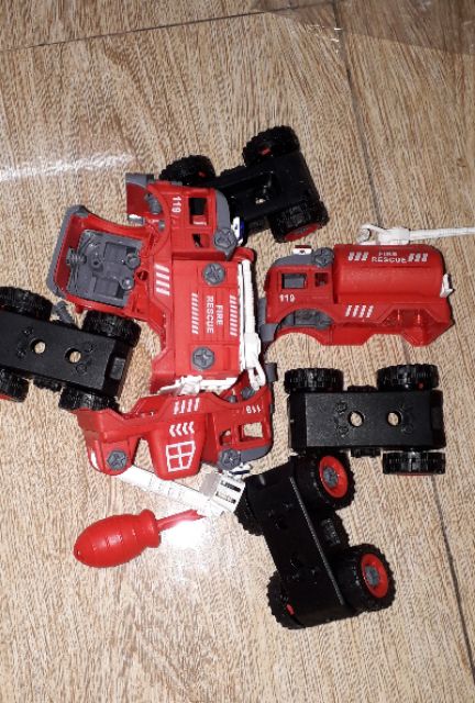 Sét 4 xe mô hình cứu hỏa tháo lắp bằng nhựa kích thước 8x5x6cm
