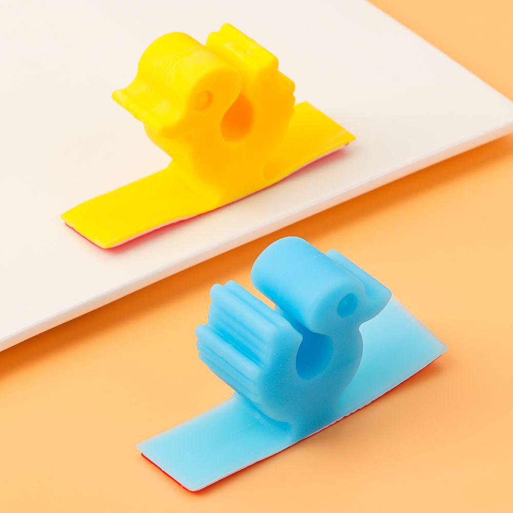 Giá Đỡ Tự Dính Để Treo Dây Cáp Tiện Dụng Và Bền