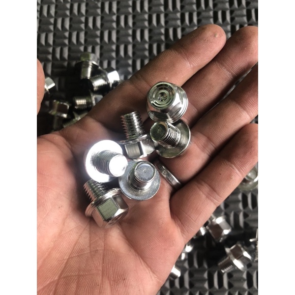 Ốc kiếng inox304 mẫu thái V2 dành cho mọi dòng xe