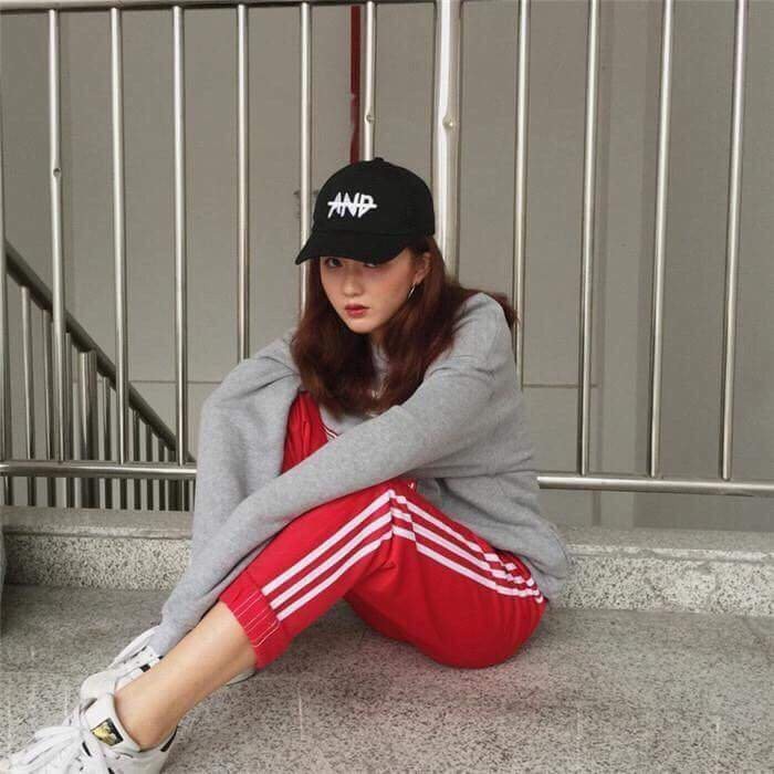 Quần thể thao viền 3 sọc