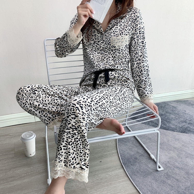 Bộ Đồ Ngủ Dài Tay Vải Lụa Mát In Họa Tiết Da Báo Quyến Rũ Cho Nữ