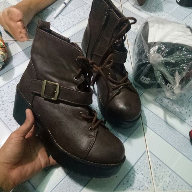 Giày boot