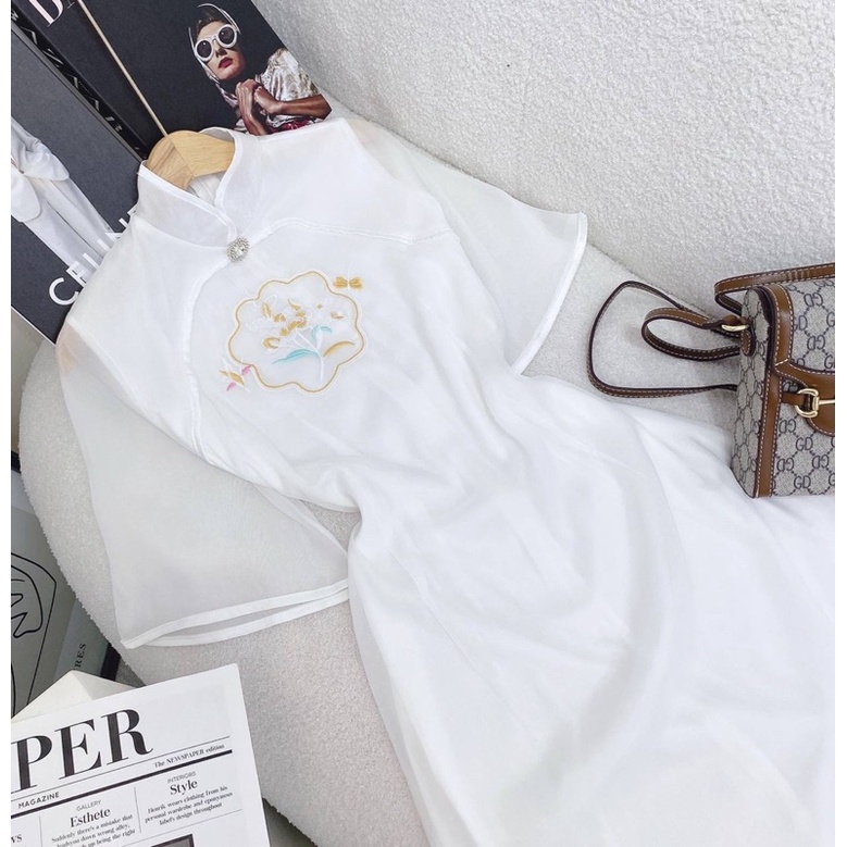 Áo dài trắng thêu hoa tay voan cách tân