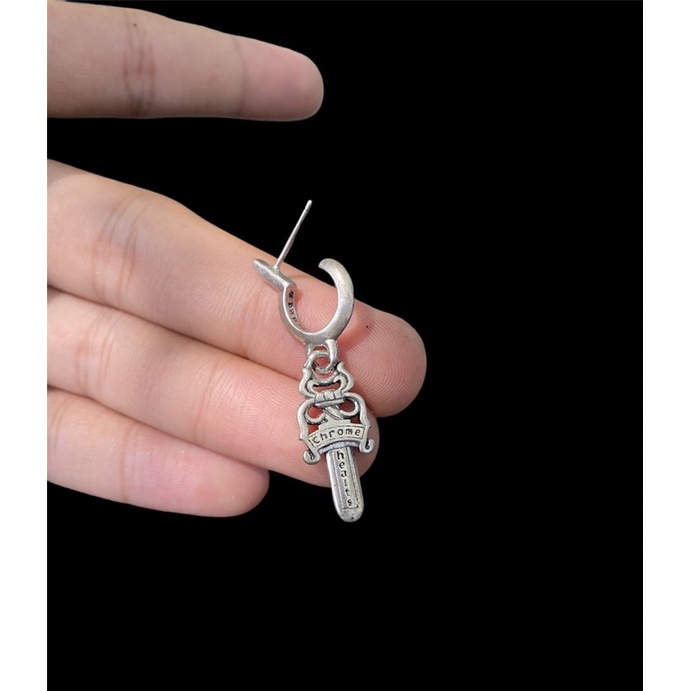 Bông tai chrome hearts lủng lẳng không đá