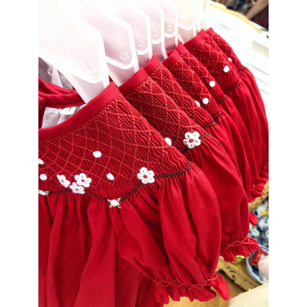 Đầm smock đỏ thêu hoa mai trắng