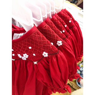 Đầm smock đỏ thêu hoa mai trắng