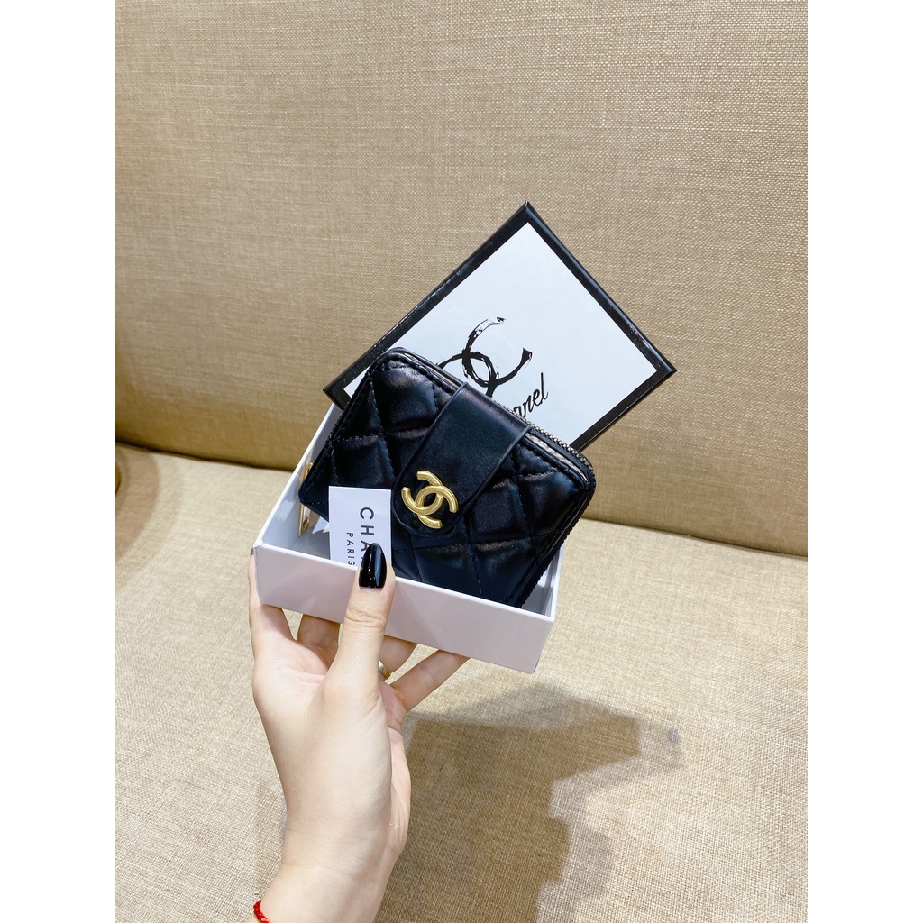 Ví chanel cầm tay mini da trơn , nhiều ngăn