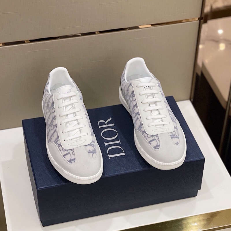 Giày sneaker nam da bò Dior dây buộc màu trắng có biểu tượng chú ong mặt sau