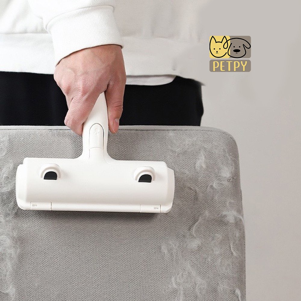 Cây lăn tĩnh điện giúp dễ dàng lấy đi lông rụng của thú cưng trên bề mặt đồ dùng gia đình