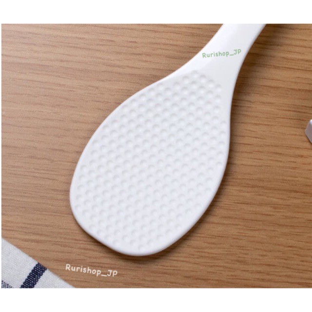 Vá (muôi) xới cơm Inomata Nhật Bản kèm giá đựng hút chân không