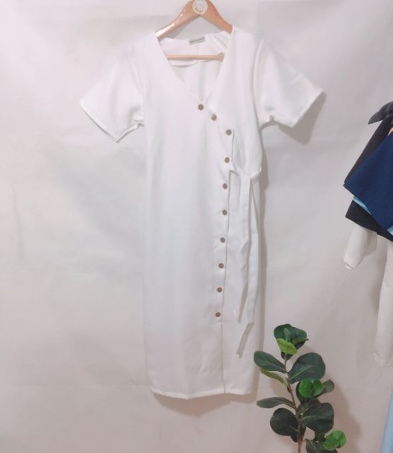 VÁY TRẮNG VÁT CHÉO KHUY NÚT GỖ (kèm ảnh thật) | BigBuy360 - bigbuy360.vn