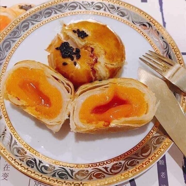 Bánh pía trứng chảy
