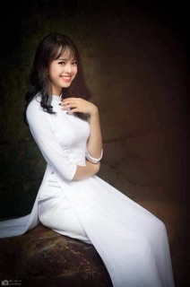 Áo dài trắng học sinh