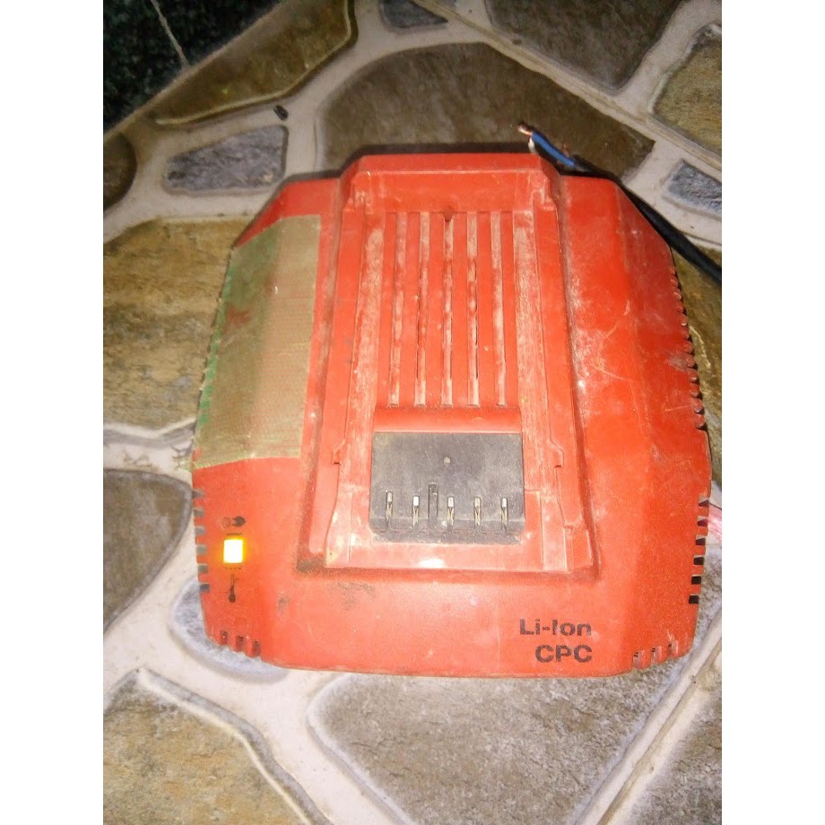 Sạc nhanh PIN Li ion Hilti C4/36-350  đã lên điện 220v.