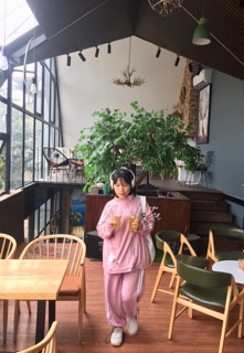 Set thể thao hồng pastel, đen, vàng