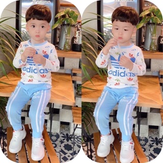 Bộ adidas.