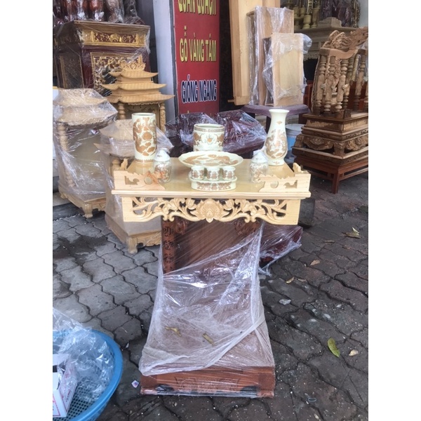 Bàn thờ treo tường gỗ sồi combo đồ sứ