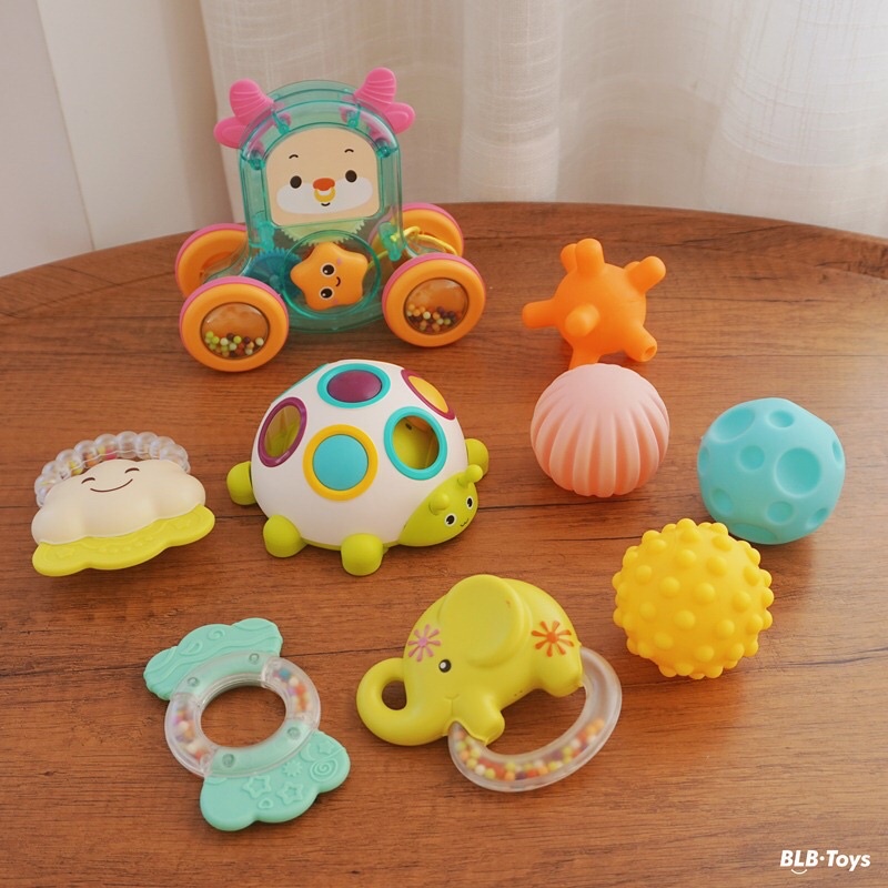 Set xúc xắc , bộ gặm nướu, bóng mềm phát triển tư duy, thính giác 9 chi tiết