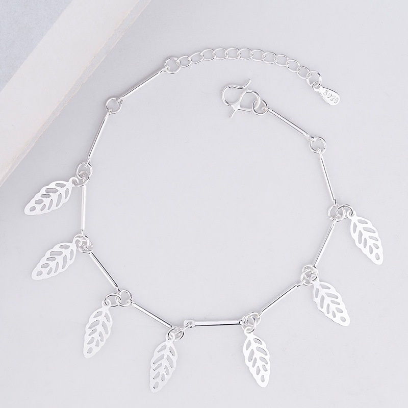 Vòng Tay Lắc Tay Hình Lá Nhỏ Xinh, Dễ Thương Điều Chỉnh Được Kích Thước