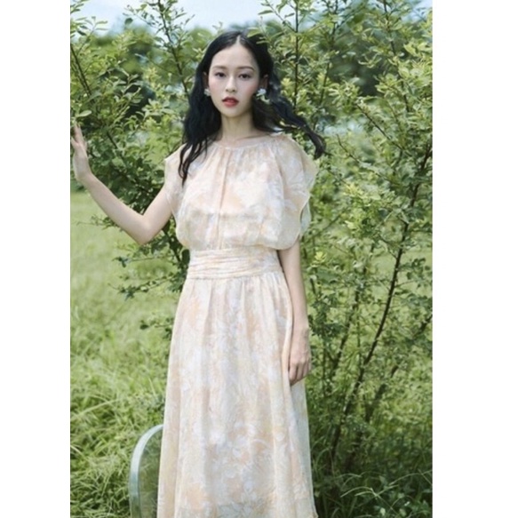 Elise newtag đầm maxi hoạ tiết vàng be mới nguyên tag M/L
