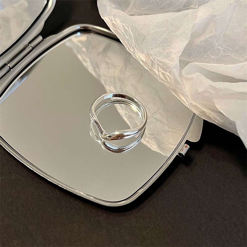 Nhẫn Thời Trang Khắc Chữ V Độc Đáo Chất Lượng Cao Cho Nữ