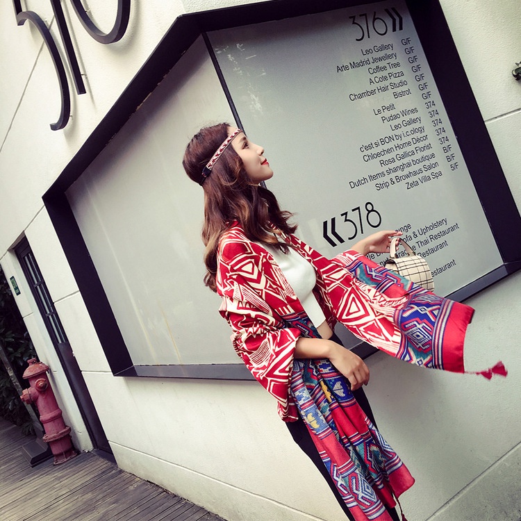 Khăn lụa choàng đi biển đỏ hoạ tiết viền xanh, khăn boho thổ cẩm che nắng vintage