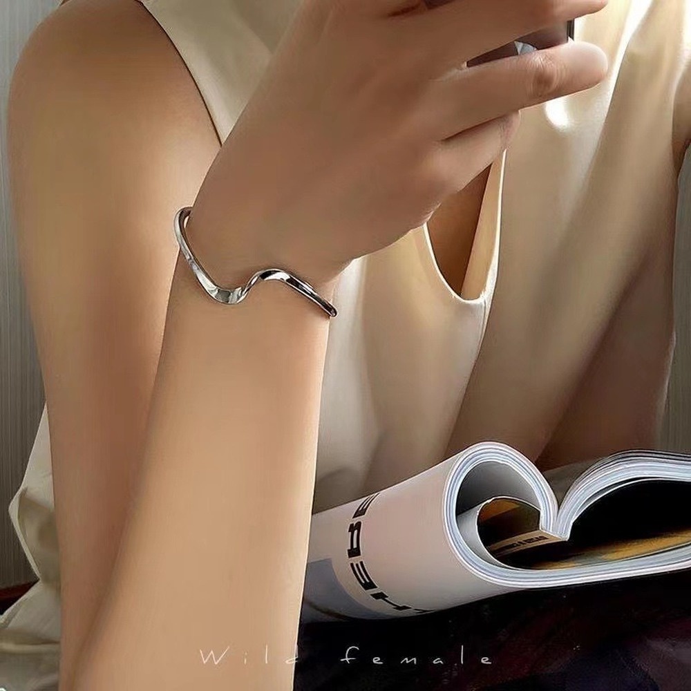 Vòng Đeo Tay Dạng Hở Màu Bạc Họa Tiết Gợn Sóng Đơn Giản Thời Trang Phong Cách Hàn Quốc