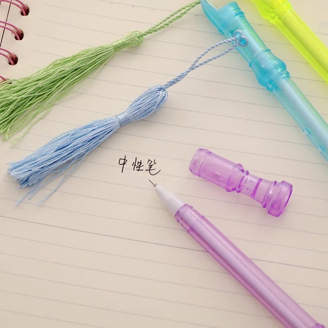 Bút bi nước sáo tua rua