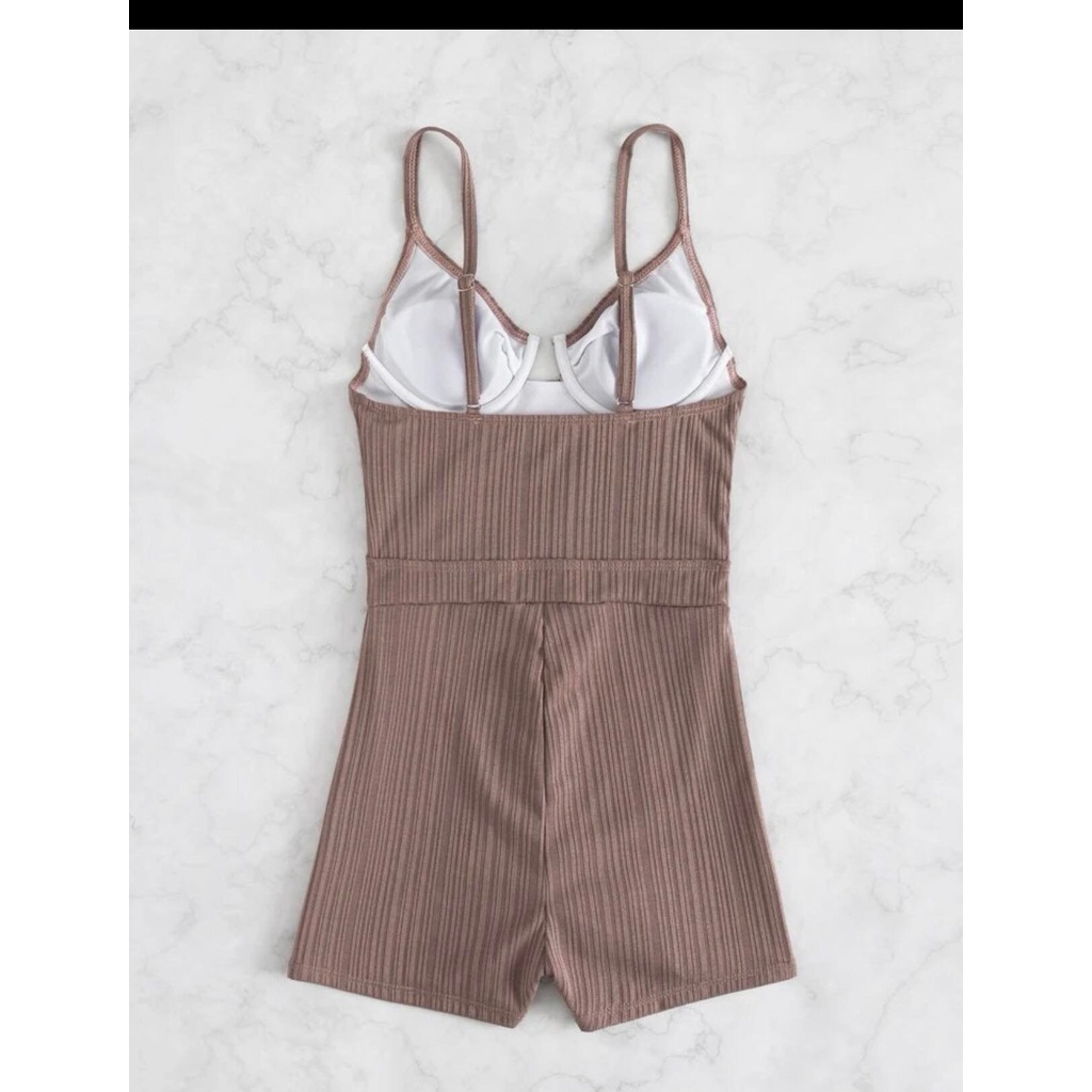 Swimsuit có gọng kiểu dáng quần đùi