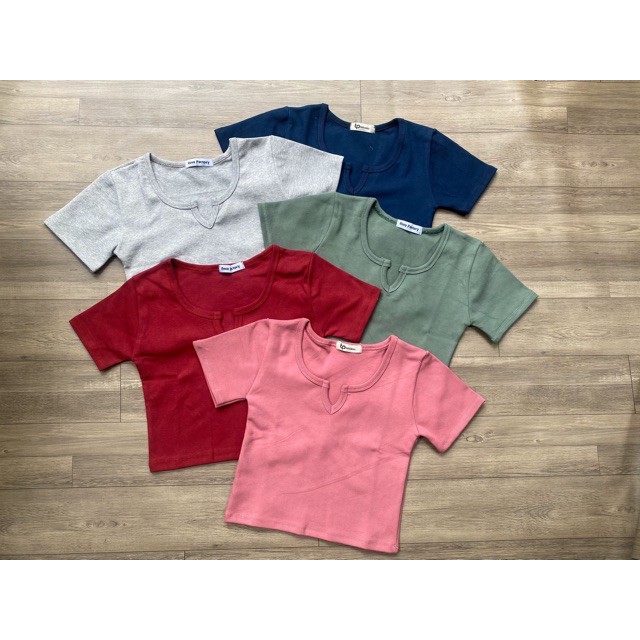 Áo croptop cổ tròn cúc cài tay ngắn len tăm xinh xắn ACRBUT048 | BigBuy360 - bigbuy360.vn