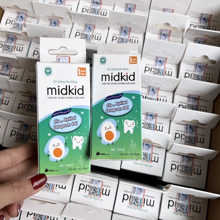 Xịt chống sâu răng Midkid cho bé giúp chăm sóc răng miệng, ngăn ngừa sâu răng, phù hợp cho trẻ em từ 1 tuổi