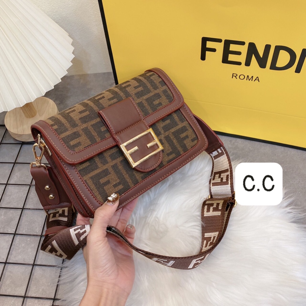 Túi xách nữ Fendi - Size 22cm - Tỉ mỉ từng chi tiết - Hàng full box - Hàng đẹp - Giá rẻ - Đảm bảo chất lượng.B255