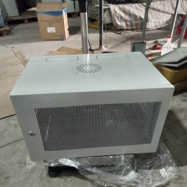 TỦ RACK 6U.