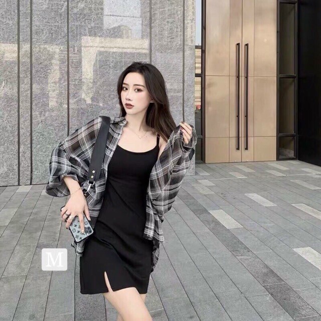 Set áo sơ mi caro và đầm body hai dây