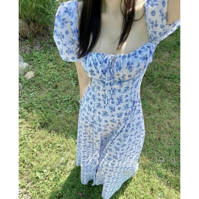 Váy hoa nhí midi xanh dương nhún ngực xẻ tà