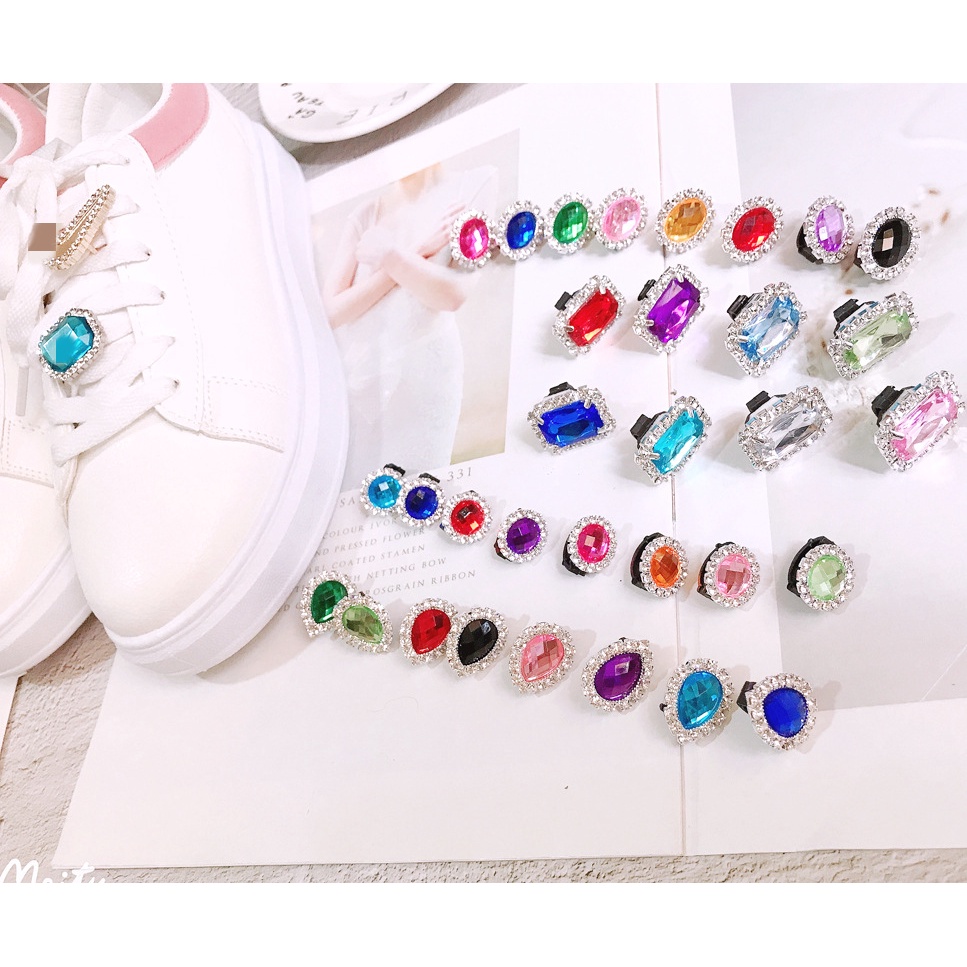 1 Phụ Kiện Trang Trí Dây Giày Đính Đá Sáng Lấp Lánh Xinh Xắn