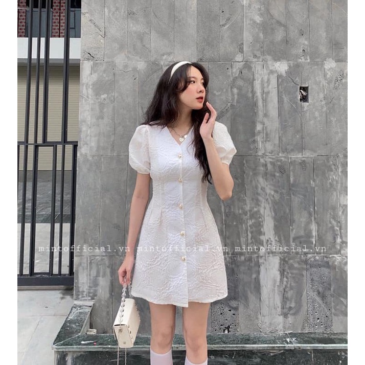 Váy đầm nữ cộc tay bồng gấm hoa khoét eo cut out đen trắng Wikishop freesize phong cách hàn quốc sexy dáng chữ A C795 | BigBuy360 - bigbuy360.vn